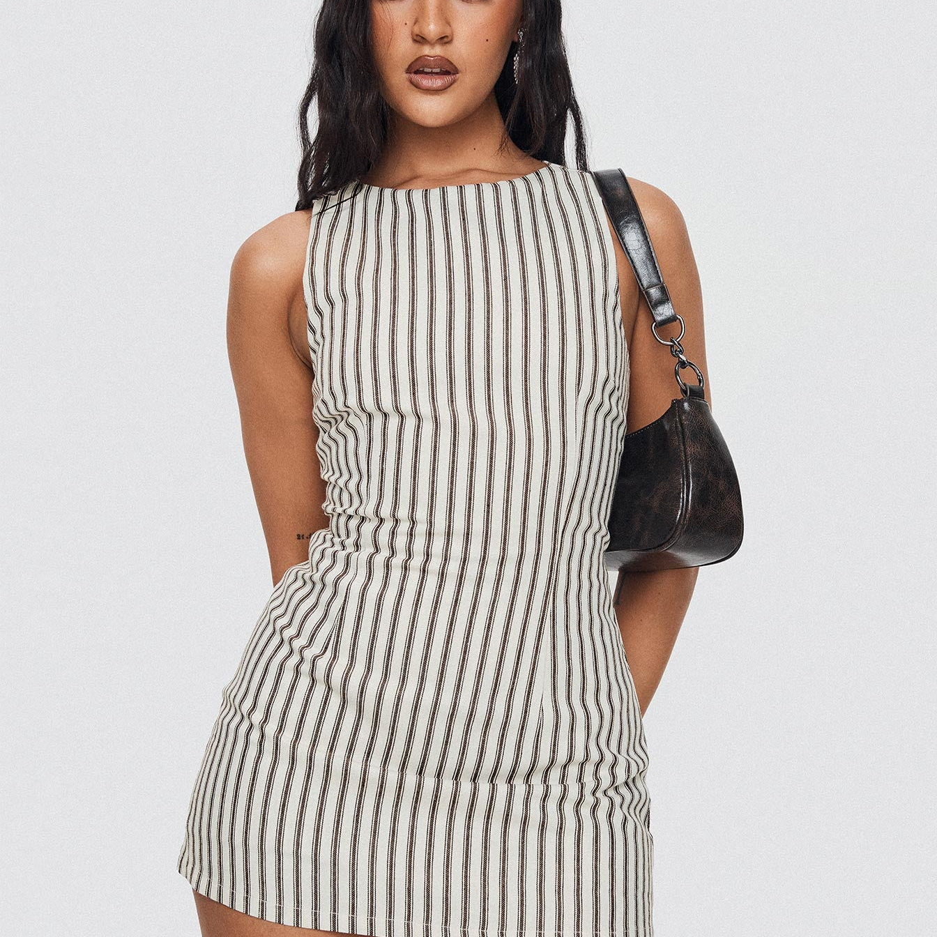 0-modelinfo-hailey-us4_f114d9dd-4f7e-4aac-aae3-f83e6115d3a8.jpg